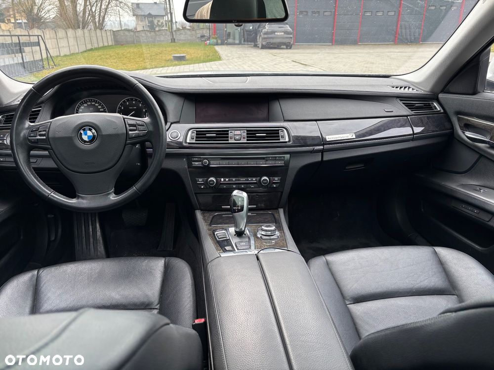 BMW Seria 7 750i - 6