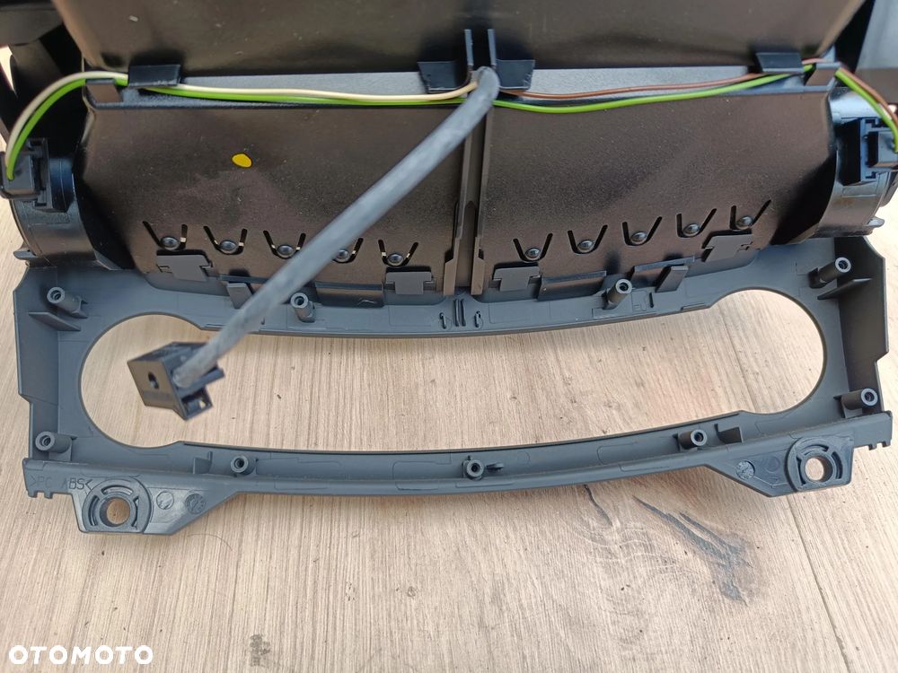 MERCEDES W211 PRZED LIFT KRATKA ŚRODKOWA NAWIEWU CZARNA - 8