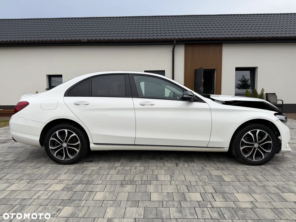 Mercedes-Benz Klasa C 200 7G-TRONIC Exclusive - 4