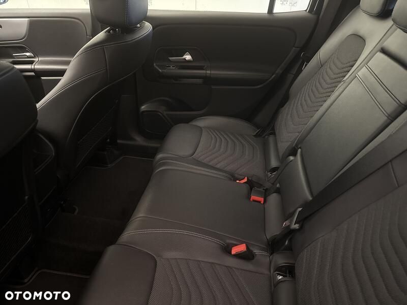Mercedes-Benz GLB 200 7G-DCT - 20