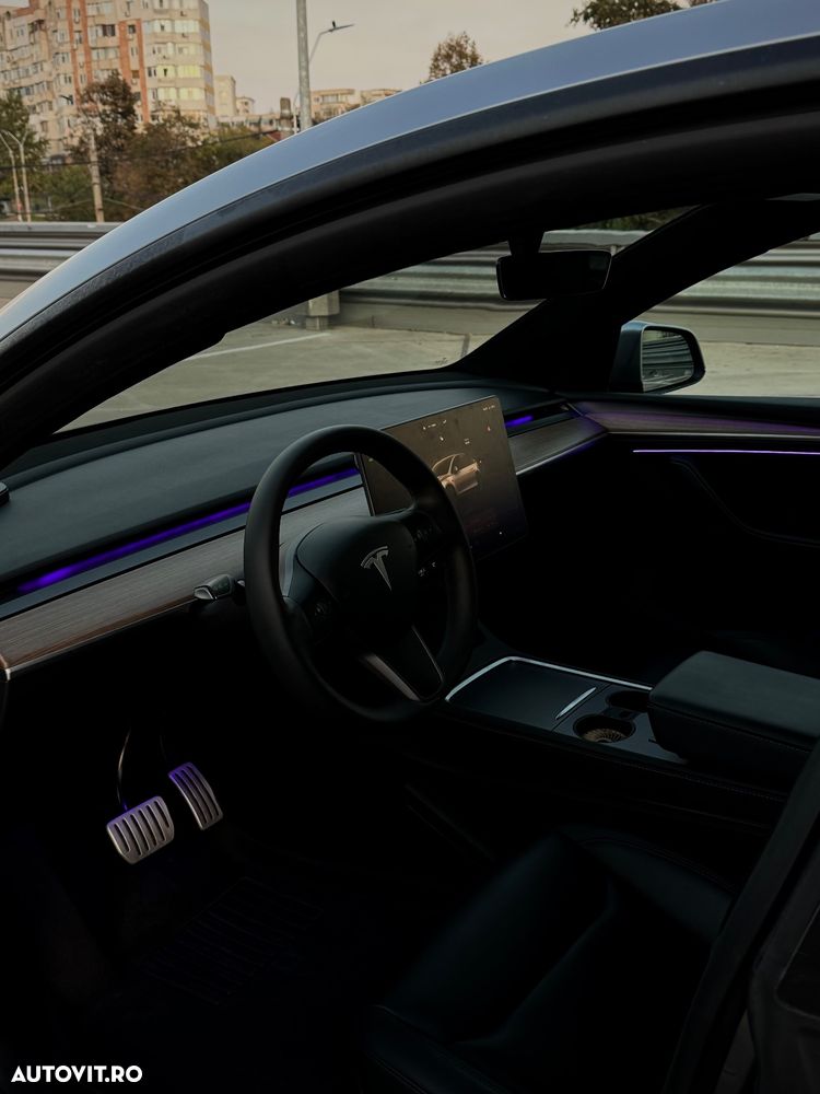 Tesla Model Y - 10