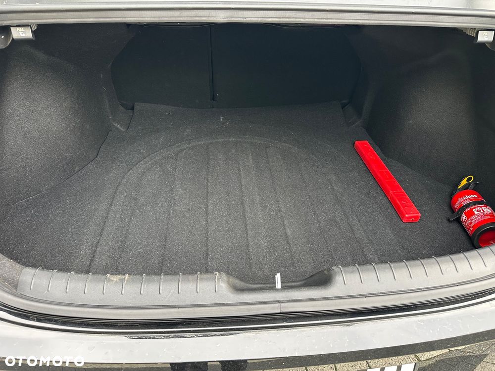 Hyundai Elantra - 27