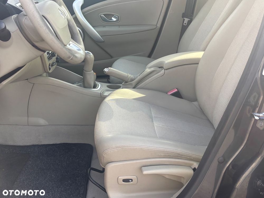 Renault Fluence 1.6 16V 110 Dynamique - 23