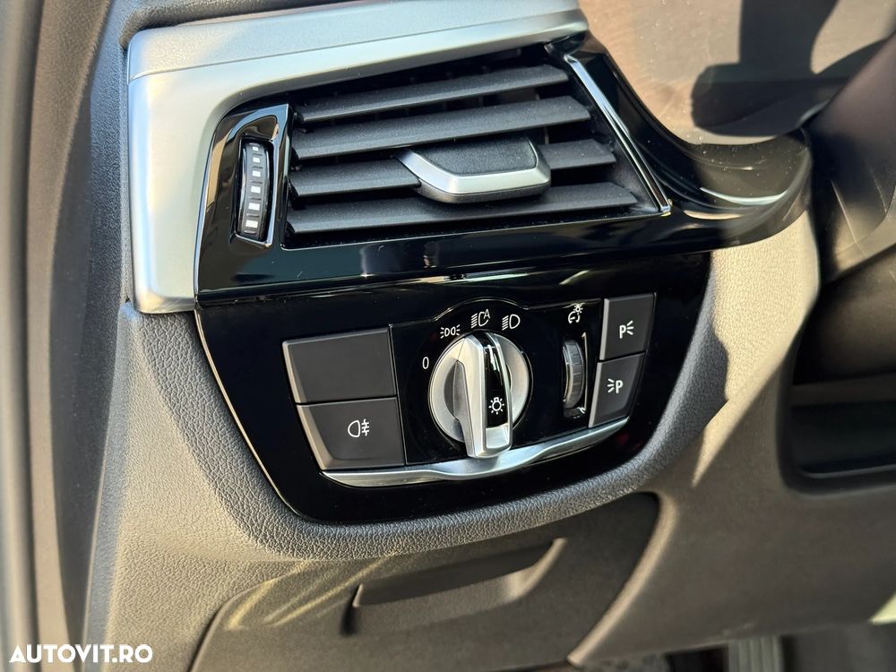 BMW Seria 5 530e xDrive Touring Aut. Luxury Line - 22