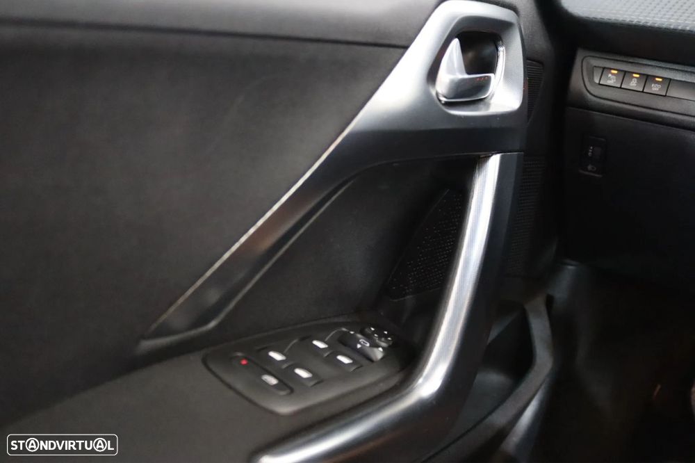 Peugeot 2008 1.2 PureTech Allure - 11