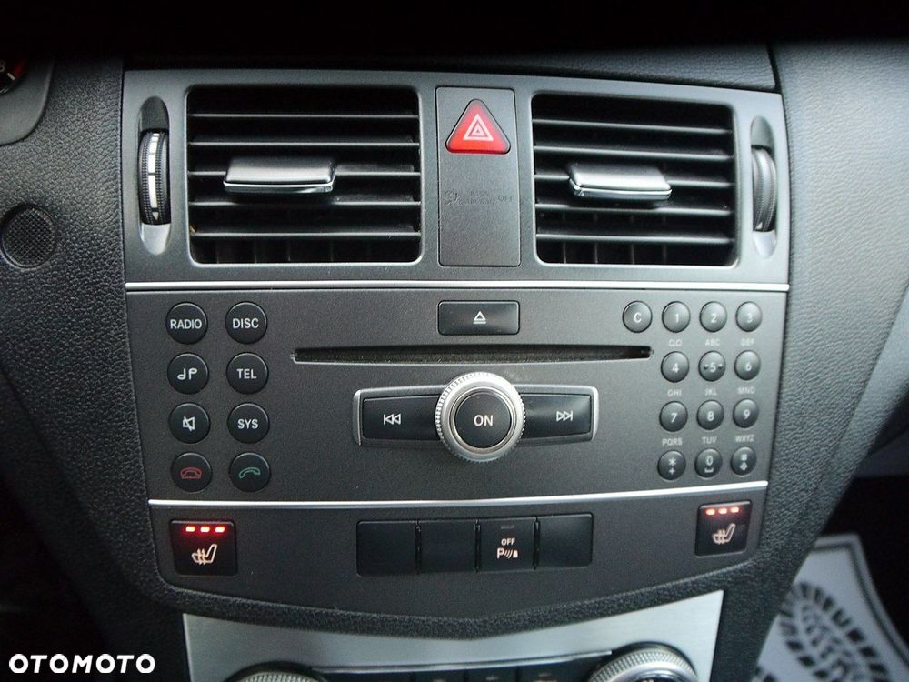 Mercedes-Benz Klasa C 180 BlueEFFICIENCY 7G-TRONIC Avantgarde - 19