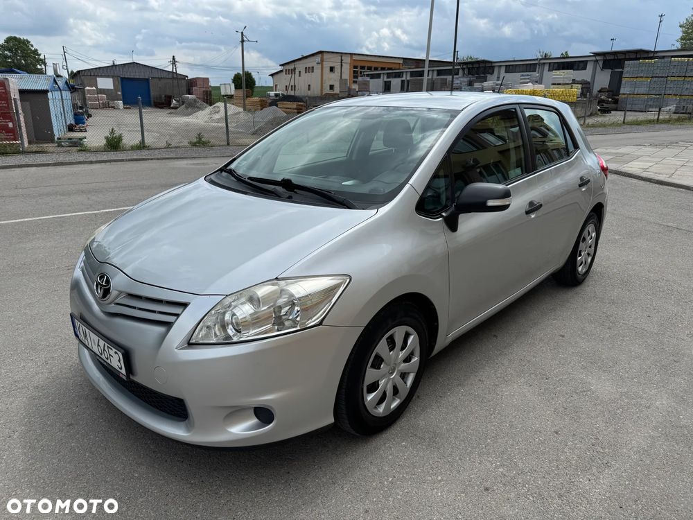 Toyota Auris 1.4 D-4D Terra - 1