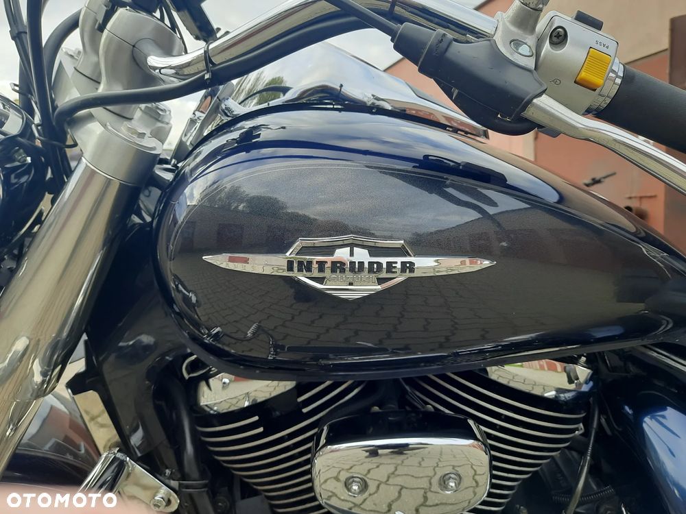 Suzuki Intruder - 7