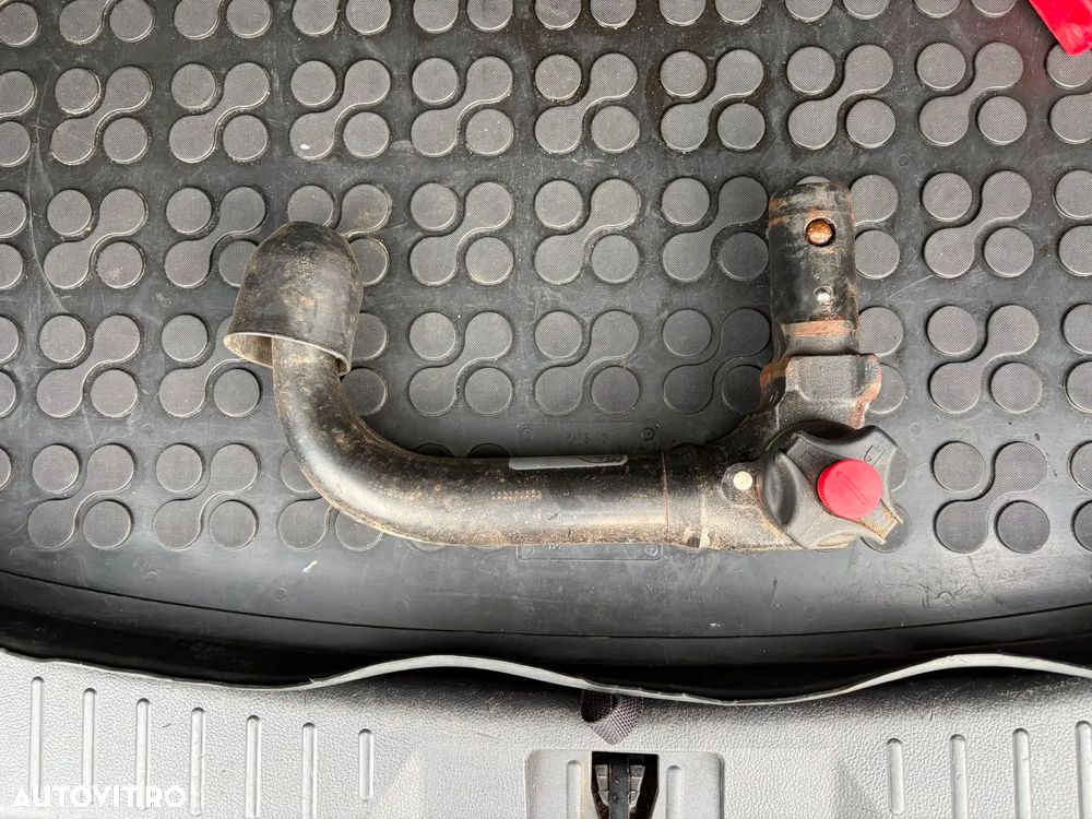 Ford Kuga 2.0 TDCi 4WD Powershift Titanium - 24