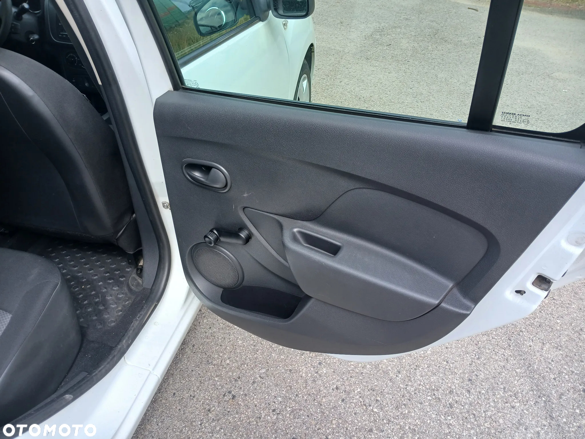 Dacia Logan MCV 1.2 16V Access EU6 - 15