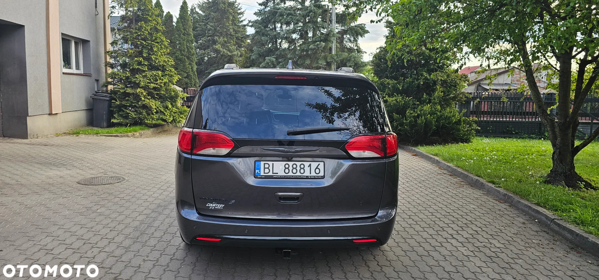 Chrysler Pacifica - 36