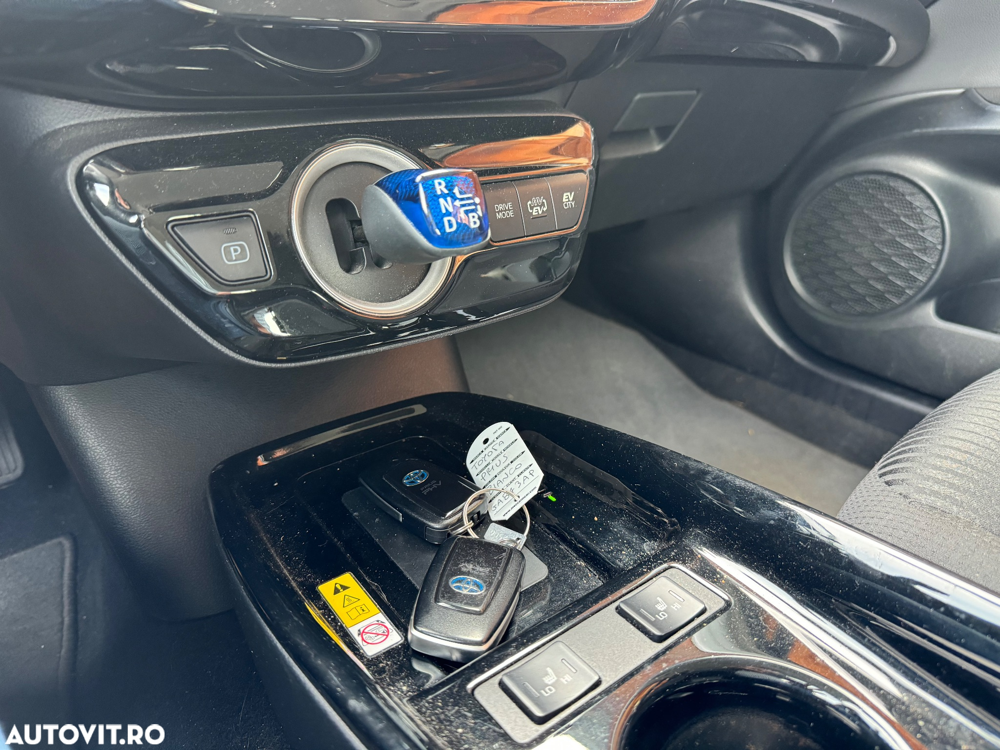 Toyota Prius Plug-in Hybrid Solar - 8