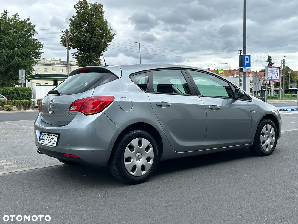 Opel Astra 2012 photo 5