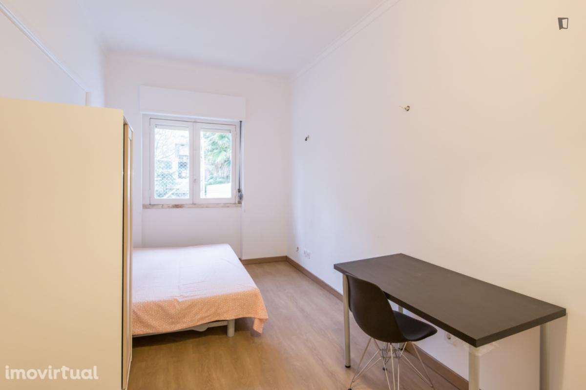 Quarto - localizado em Benfica Lisbon - Grande imagem: 2/9
