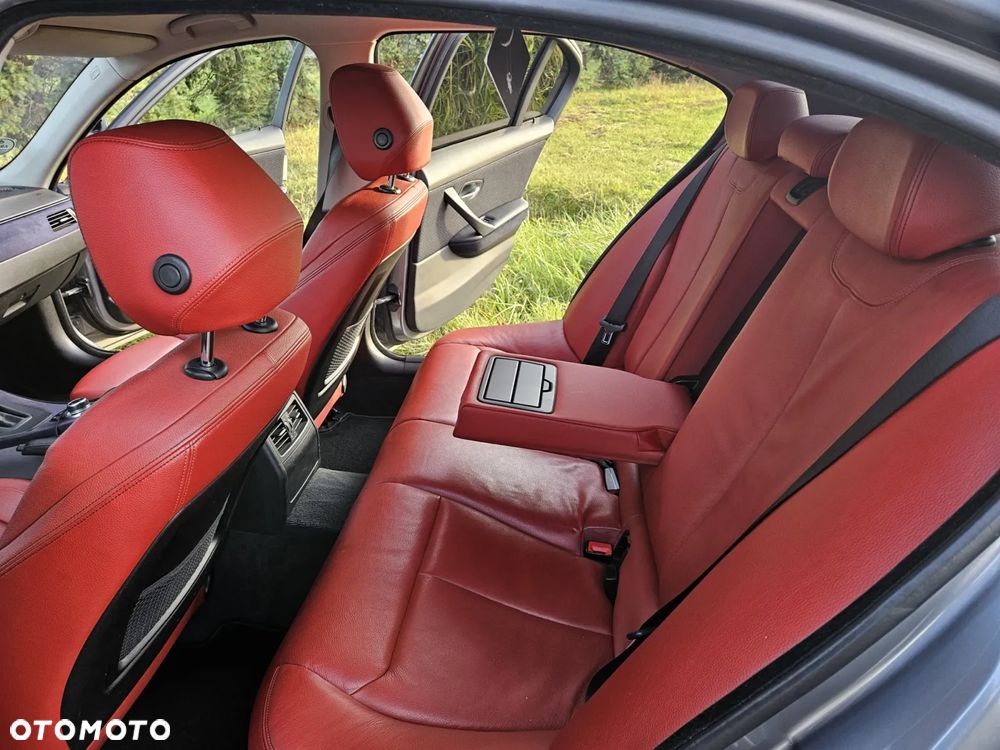 BMW Seria 3 318i - 18