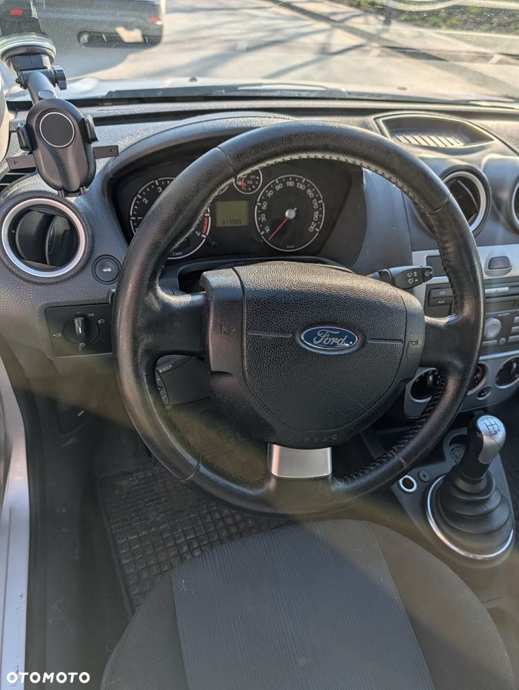 Ford Fiesta 1.4 Ghia - 8