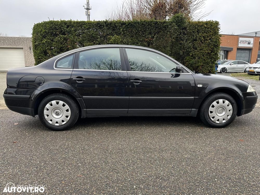 Volkswagen Passat 1.6 Comfortline Family - 4