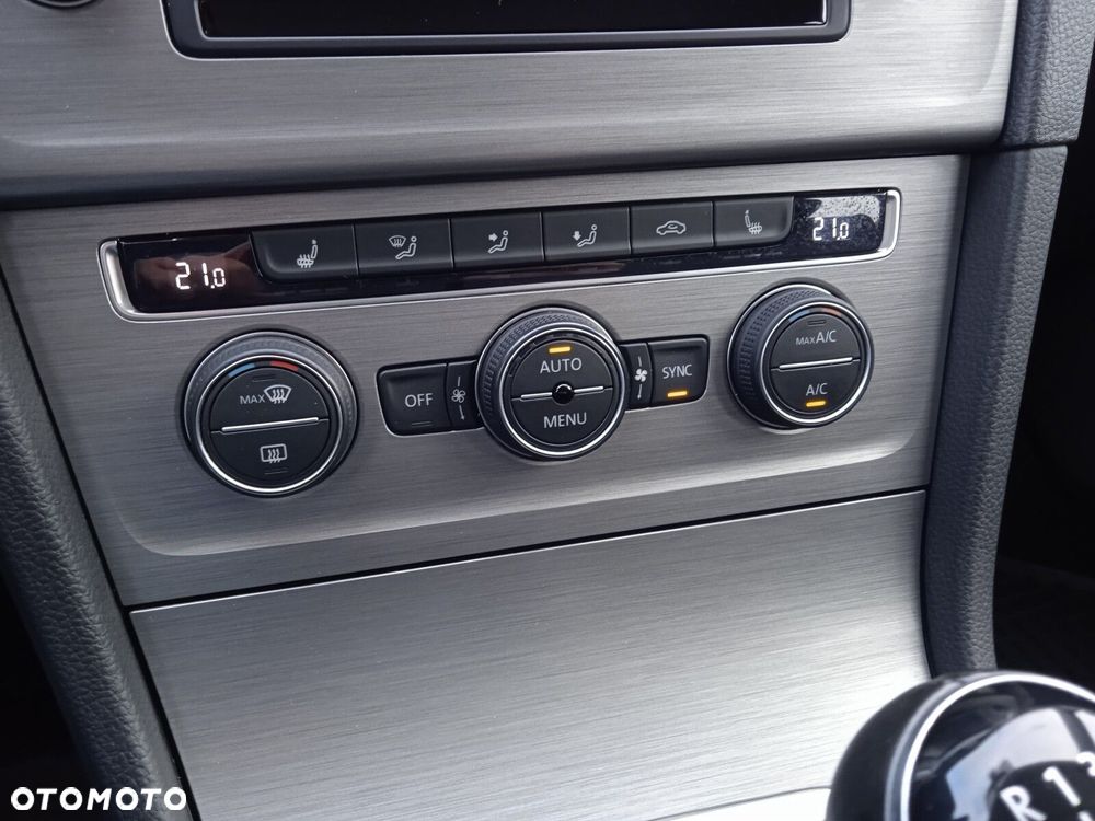 Volkswagen Golf 1.2 TSI BMT Comfortline - 22