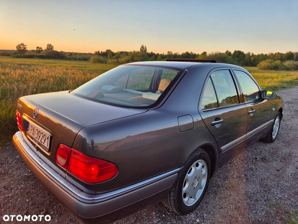 Mercedes-Benz Klasa E - 3