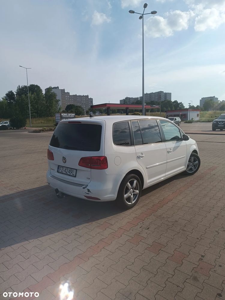 Volkswagen Touran - 10