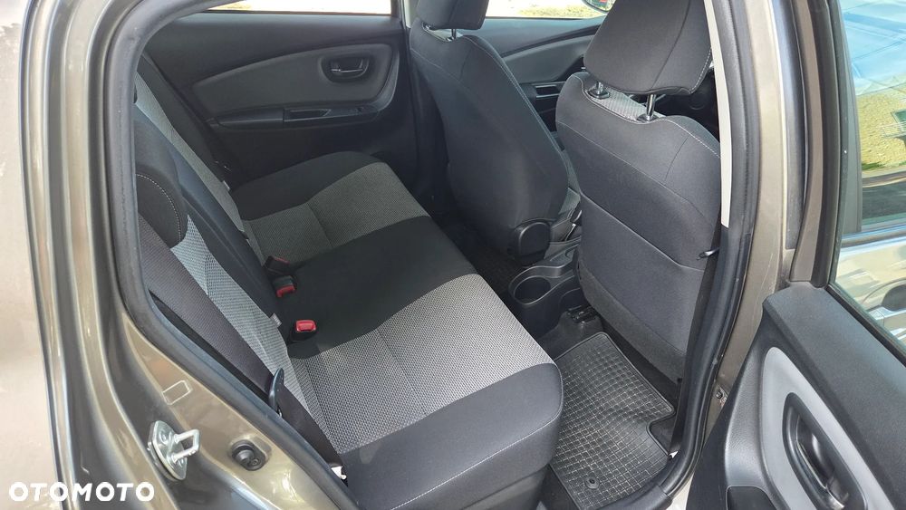 Toyota Yaris Hybrid 100 Dynamic - 11