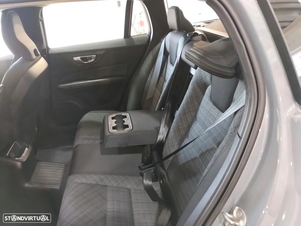 Volvo V60 2.0 T6 AWD TE Essential - 10