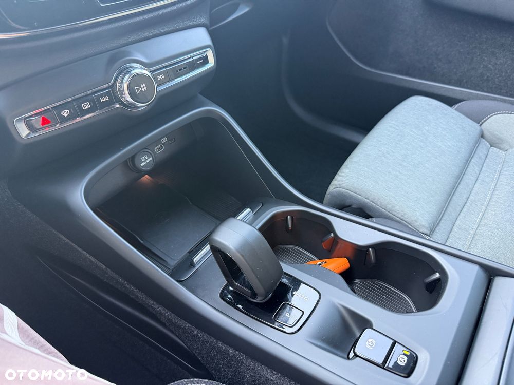 Volvo XC 40 B3 Plus Bright - 19