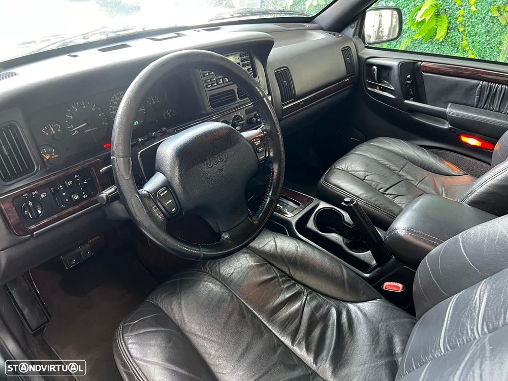 Jeep Grand Cherokee 5.9 LX - 8