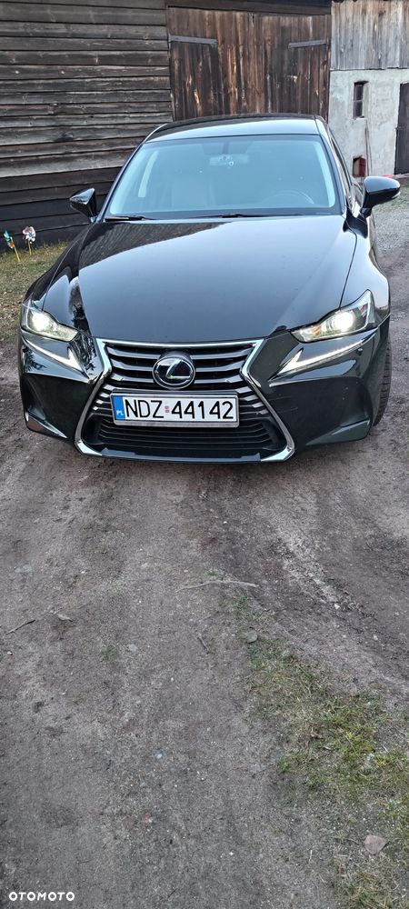 Lexus IS 300h Black - 24
