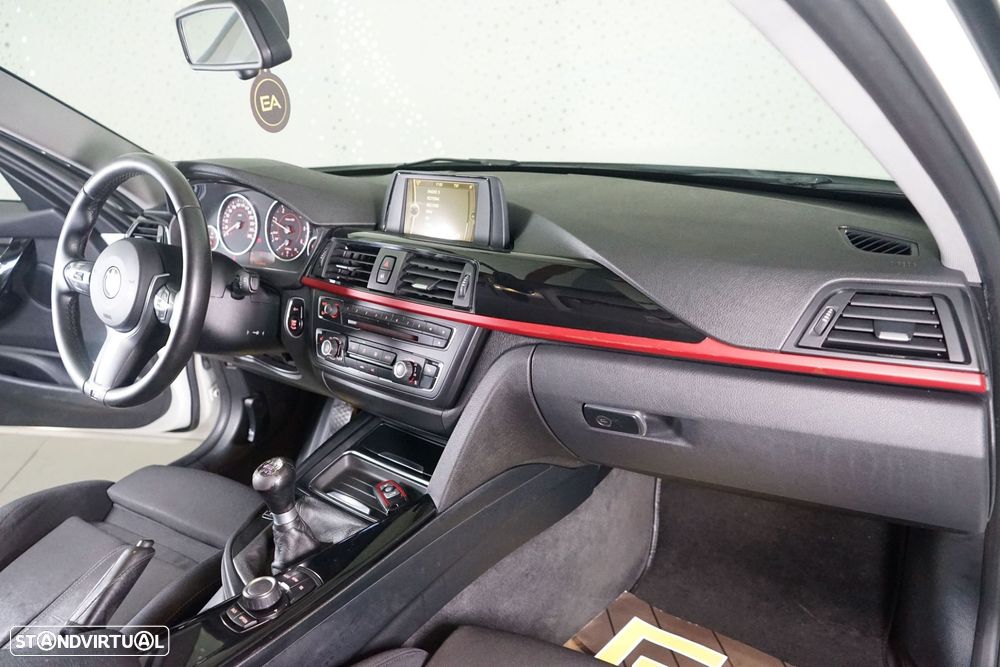 BMW 318 d Touring Line Sport - 17