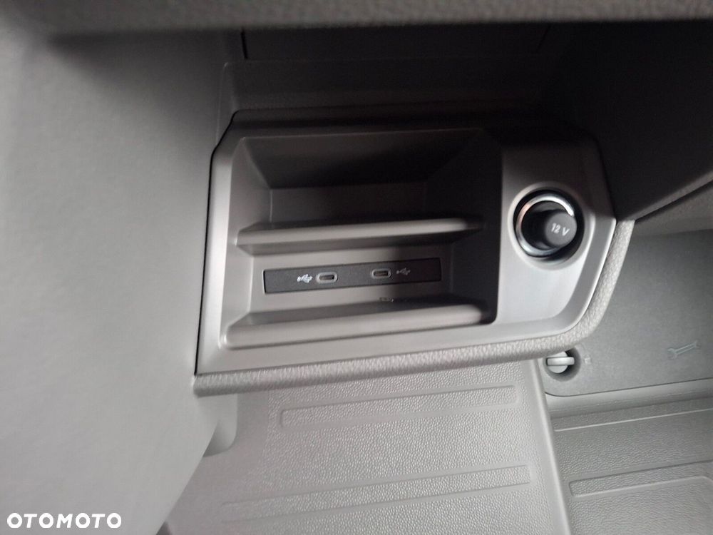 Volkswagen Crafter Furgon 4490 - 24