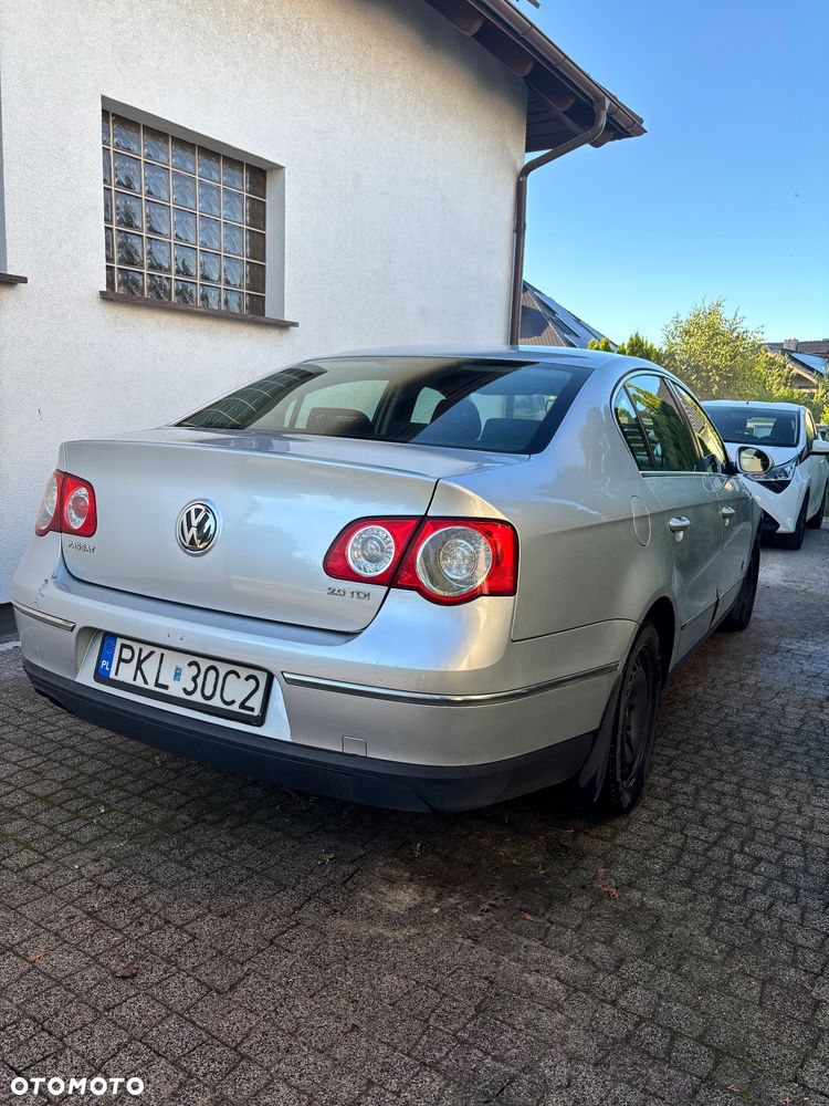 Volkswagen Passat 2.0 TDI Comfortline - 5