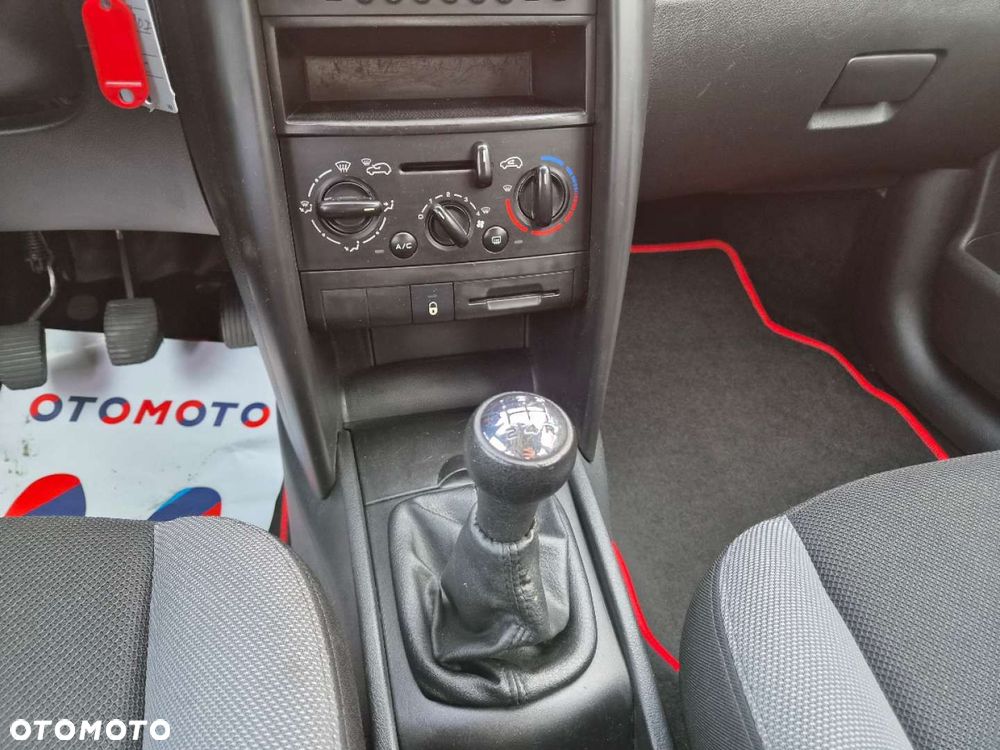 Peugeot 207 - 23