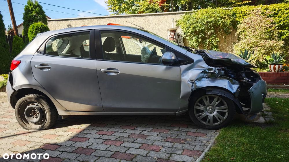 Mazda 2 - 5
