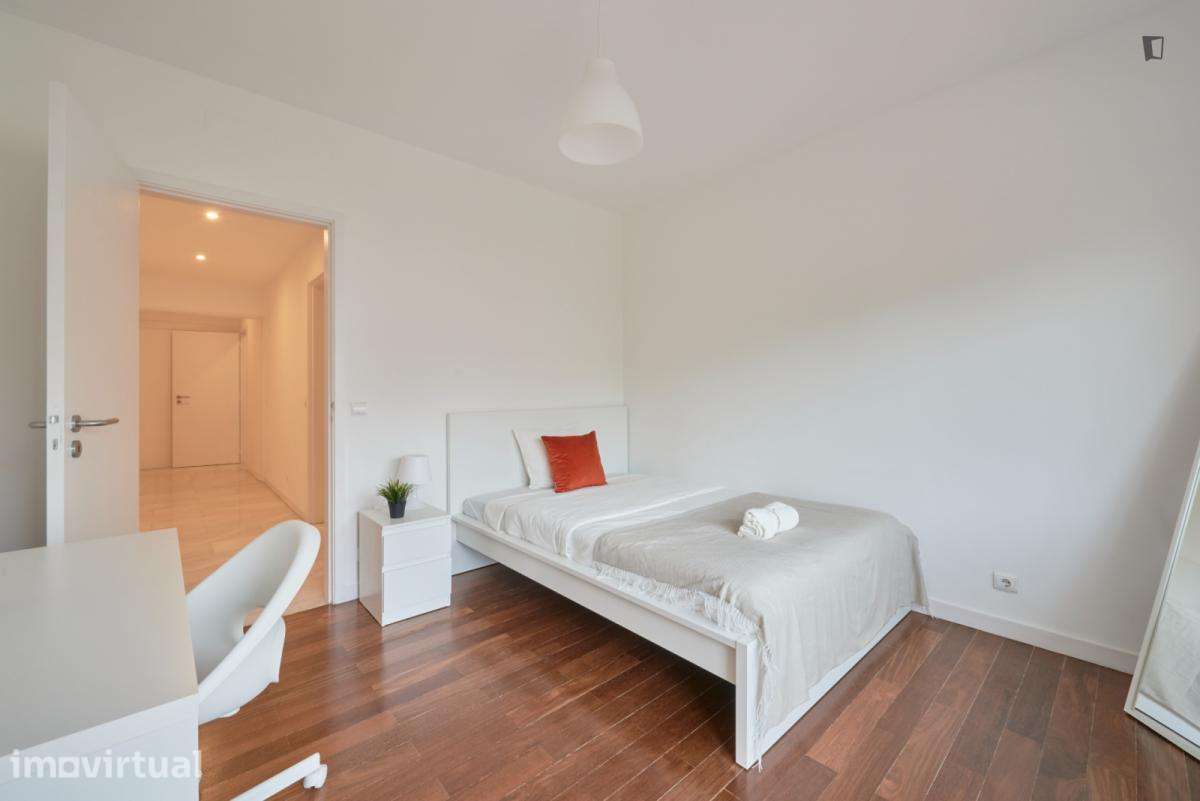 Quarto - localizado em Entrecampos Lisbon - Grande imagem: 2/24