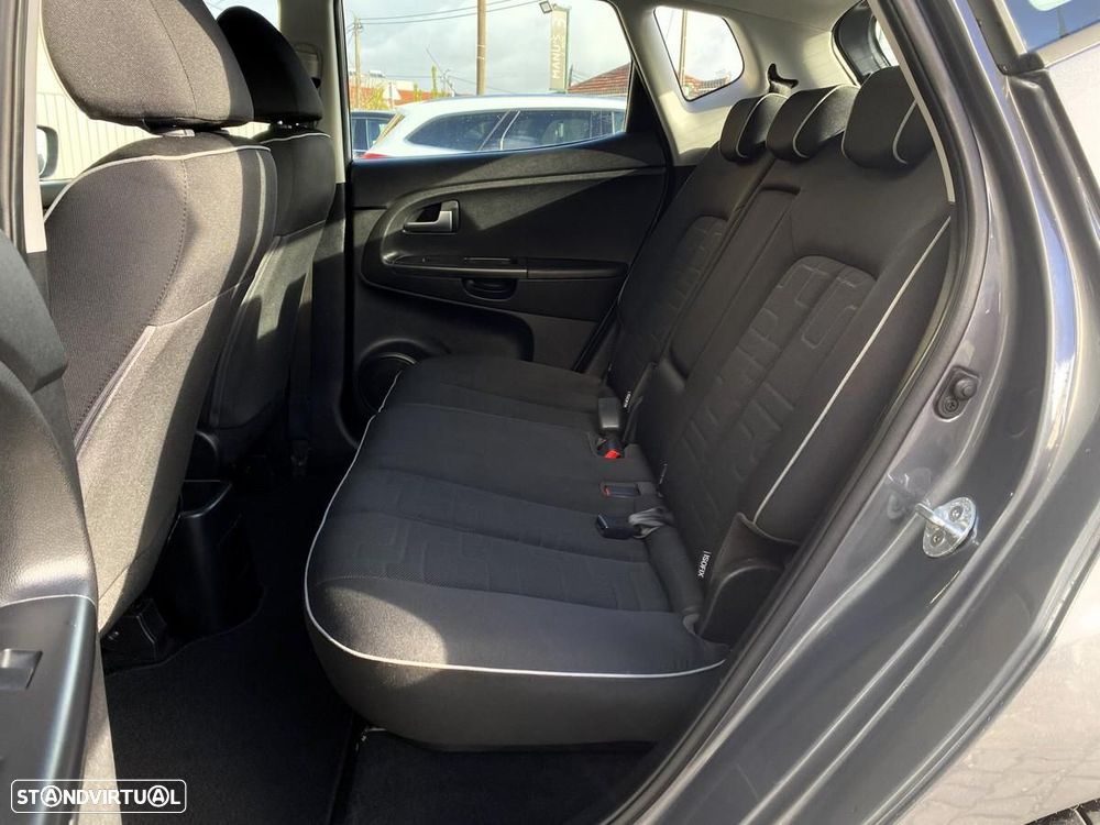 Kia Venga 1.4 CRDi EX ISG - 23