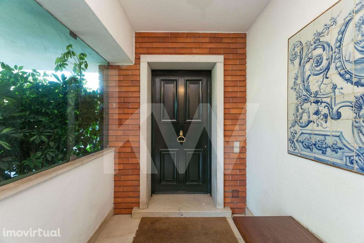 Fantástica Moradia T6 + 2 com Jardim, Piscina e Vista Mar - Estoril - Grande imagem: 3/60