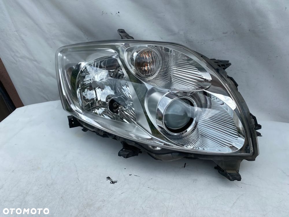 lampa auris I przed liftem eu prawa cała - 2