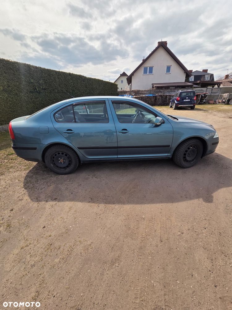 Skoda Octavia 1.6 Ambiente - 10