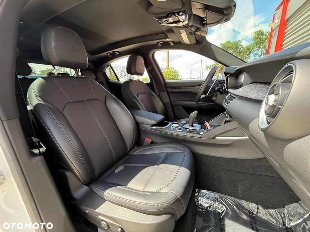 Alfa Romeo Stelvio - 17