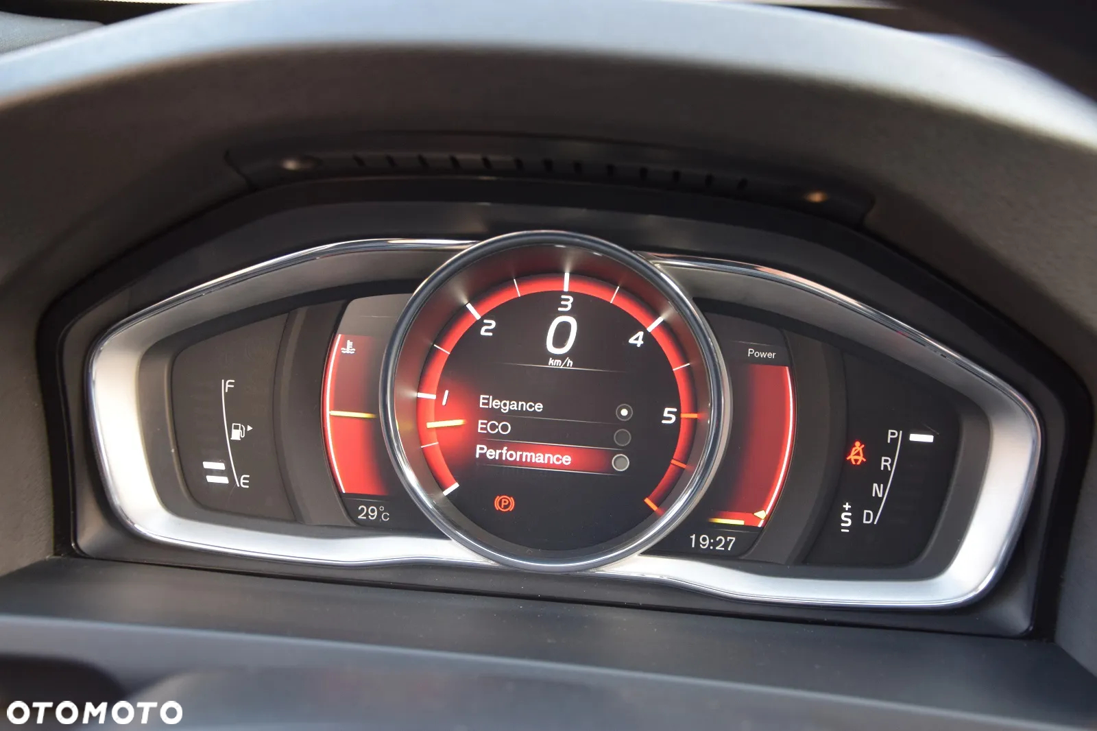 Volvo V60 D5 AWD R-Design Summum - 31