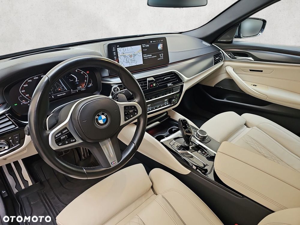 2022 BMW Seria 5, photograph 10