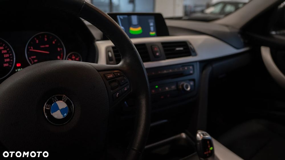 BMW Seria 3 318d - 9