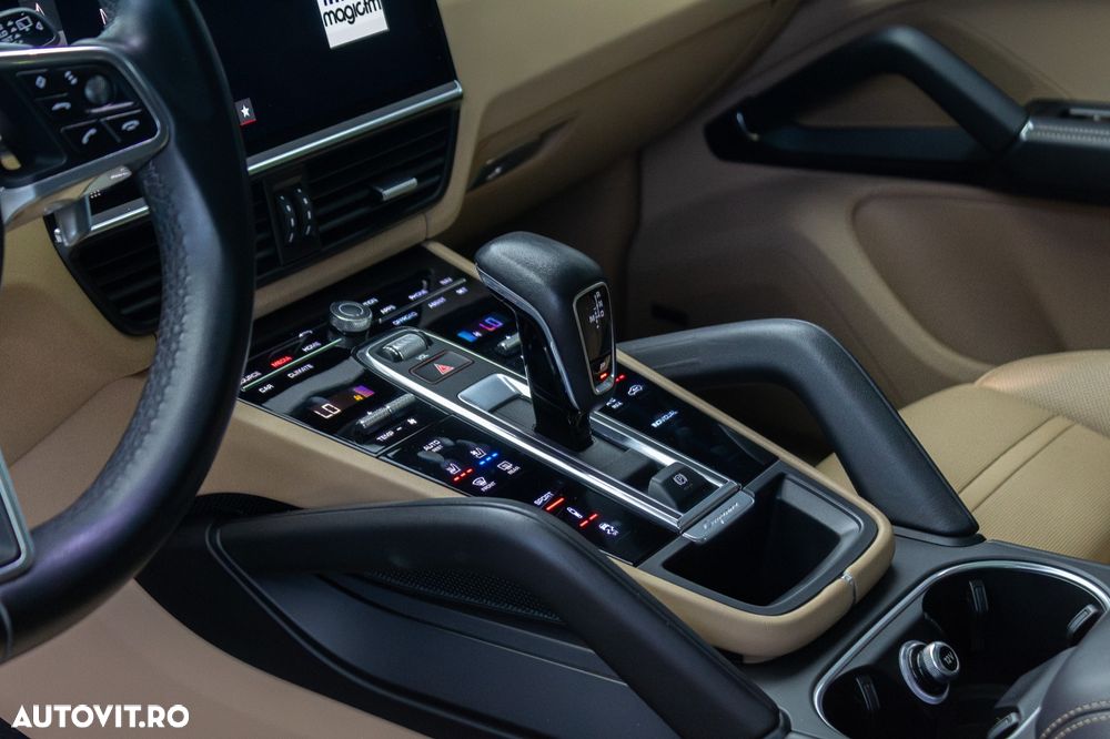 Porsche Cayenne - 24