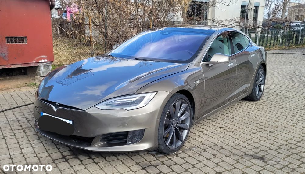 Tesla Model S - 4