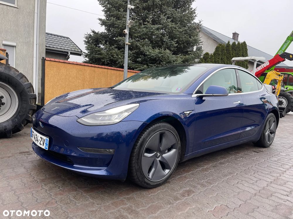 Tesla Model 3 - 1