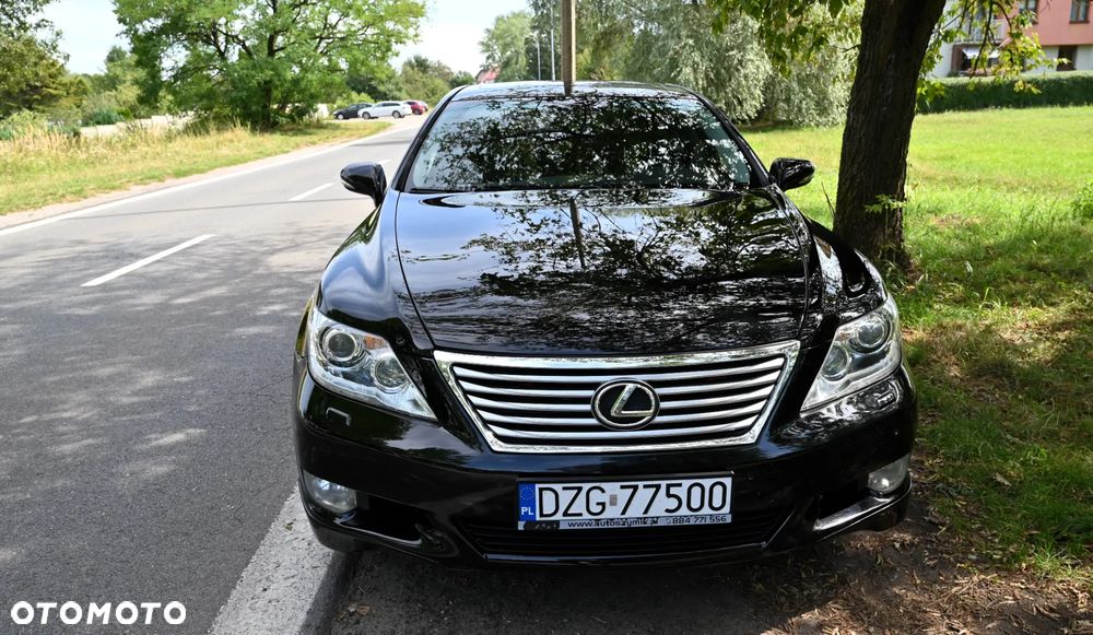 Lexus LS - 13