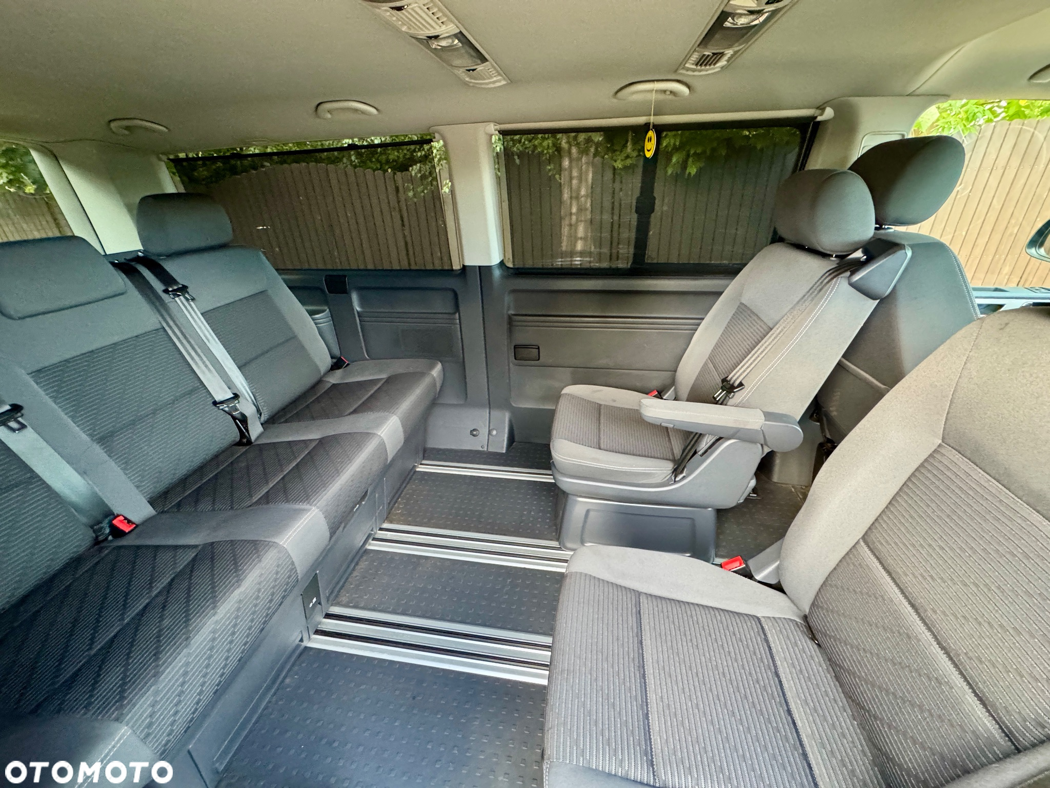 Volkswagen Multivan - 21