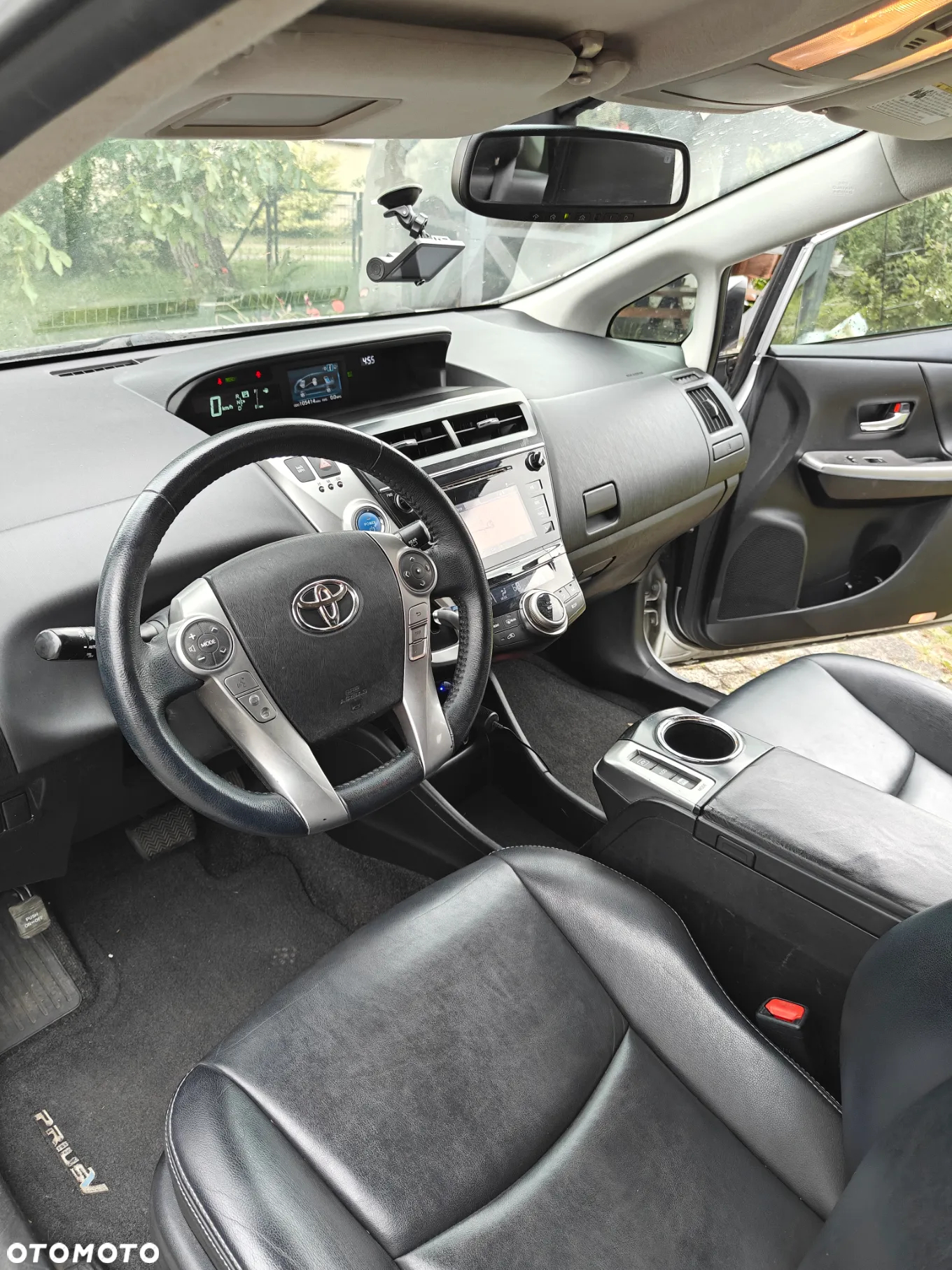 Toyota Prius+ (Hybrid) - 12