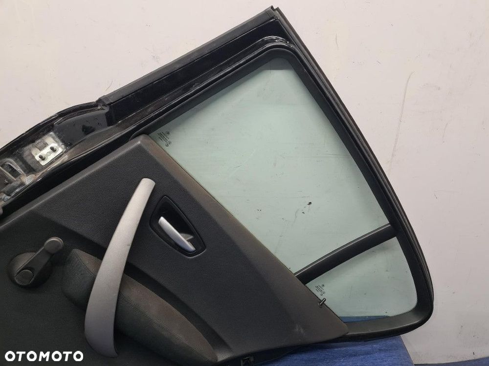BMW 116I E87 DRZWI TYŁ PRAWE  SCHWARZ 2  668 - 11